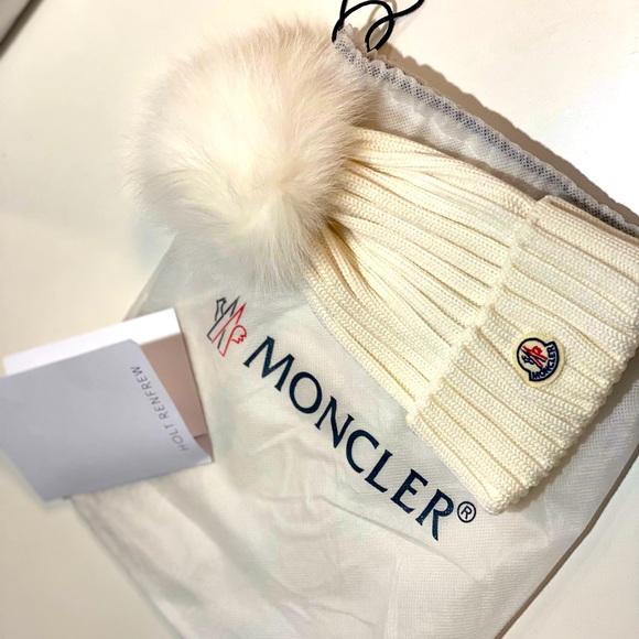 ‼️‼️SOLD‼️‼️MONCLER
White Virgin Wool Beanie - Picture 5 of 7